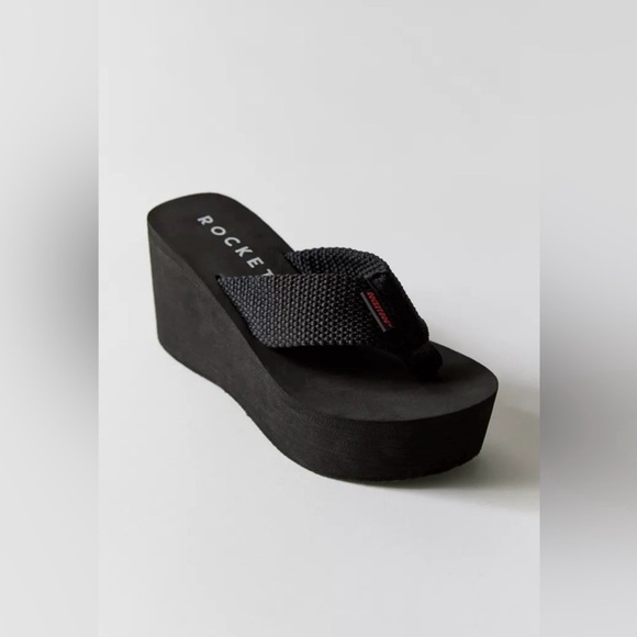 Rocket Dog Black Platform Sandals - Picture 1 of 4